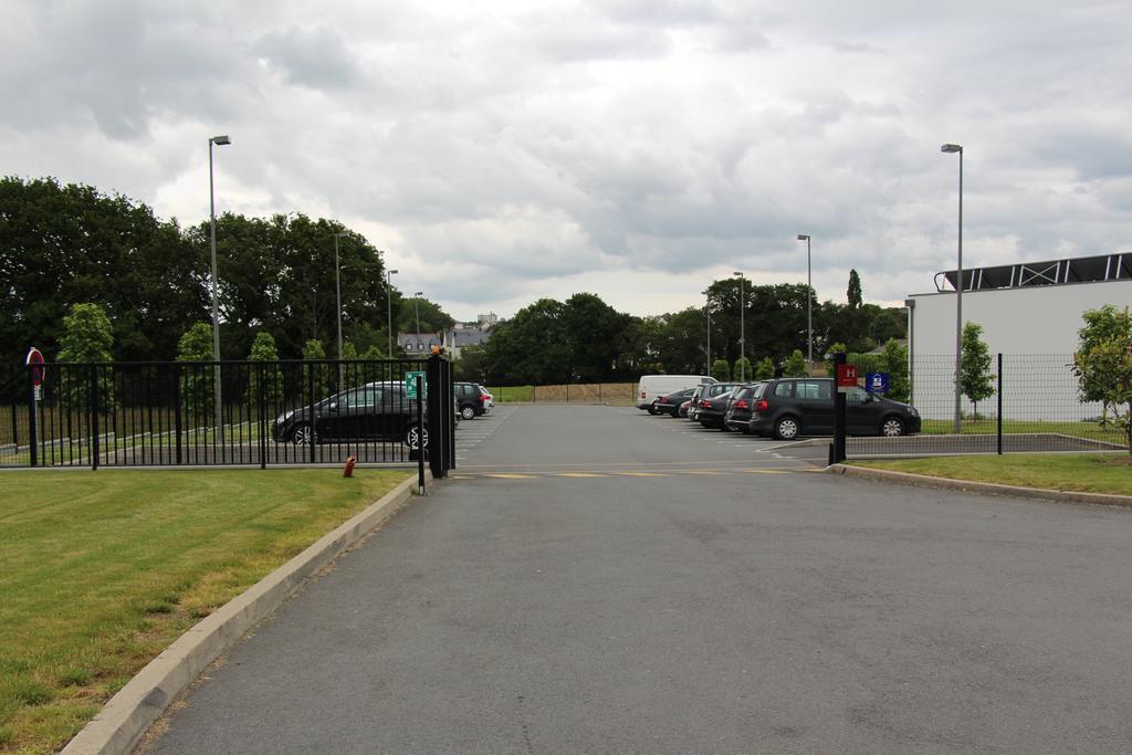 Hotel Ibis Guingamp Coeur De Bretagne Ploumagoar Eksteriør bilde