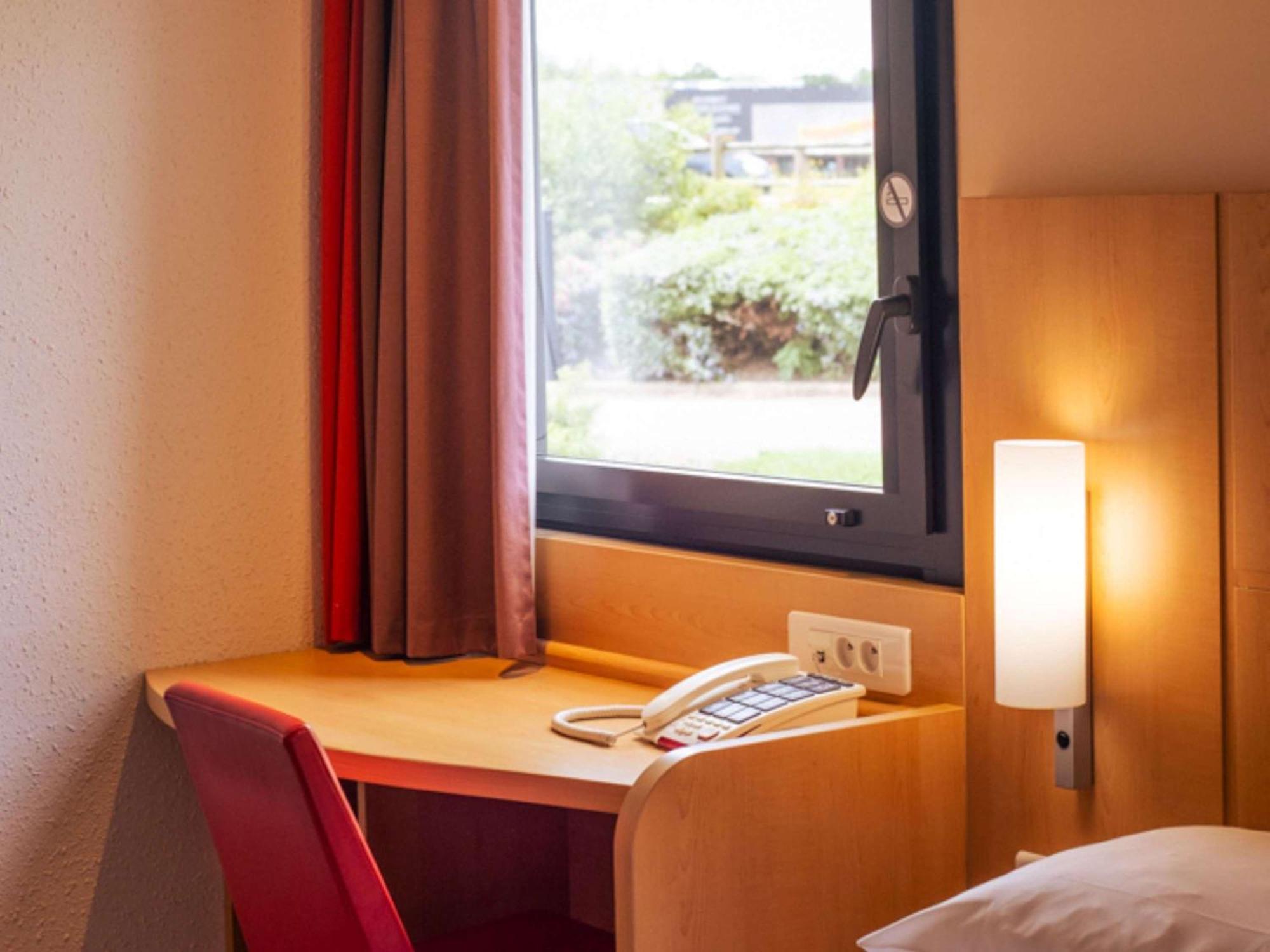 Hotel Ibis Guingamp Coeur De Bretagne Ploumagoar Eksteriør bilde