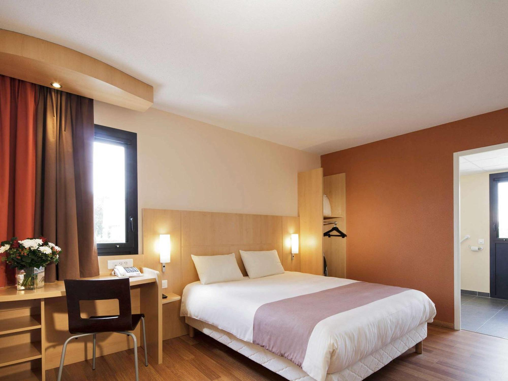 Hotel Ibis Guingamp Coeur De Bretagne Ploumagoar Eksteriør bilde
