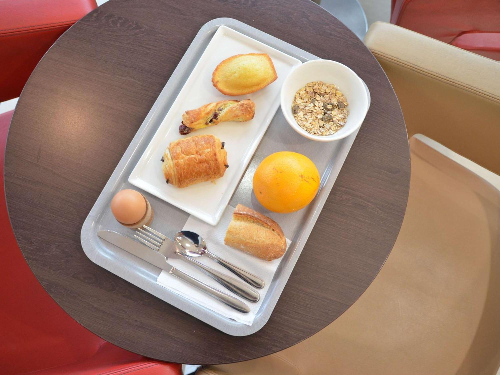 Hotel Ibis Guingamp Coeur De Bretagne Ploumagoar Eksteriør bilde