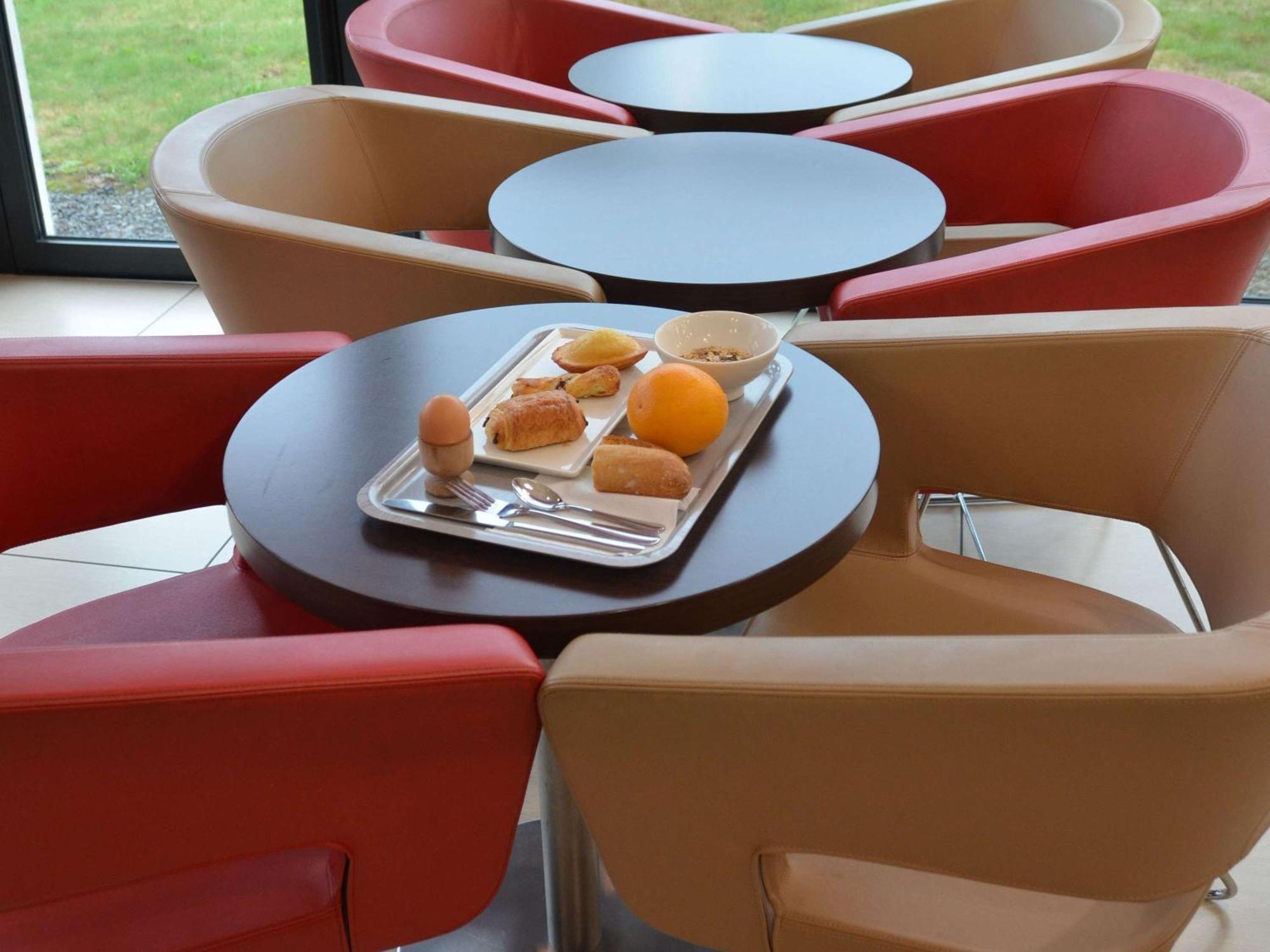 Hotel Ibis Guingamp Coeur De Bretagne Ploumagoar Eksteriør bilde