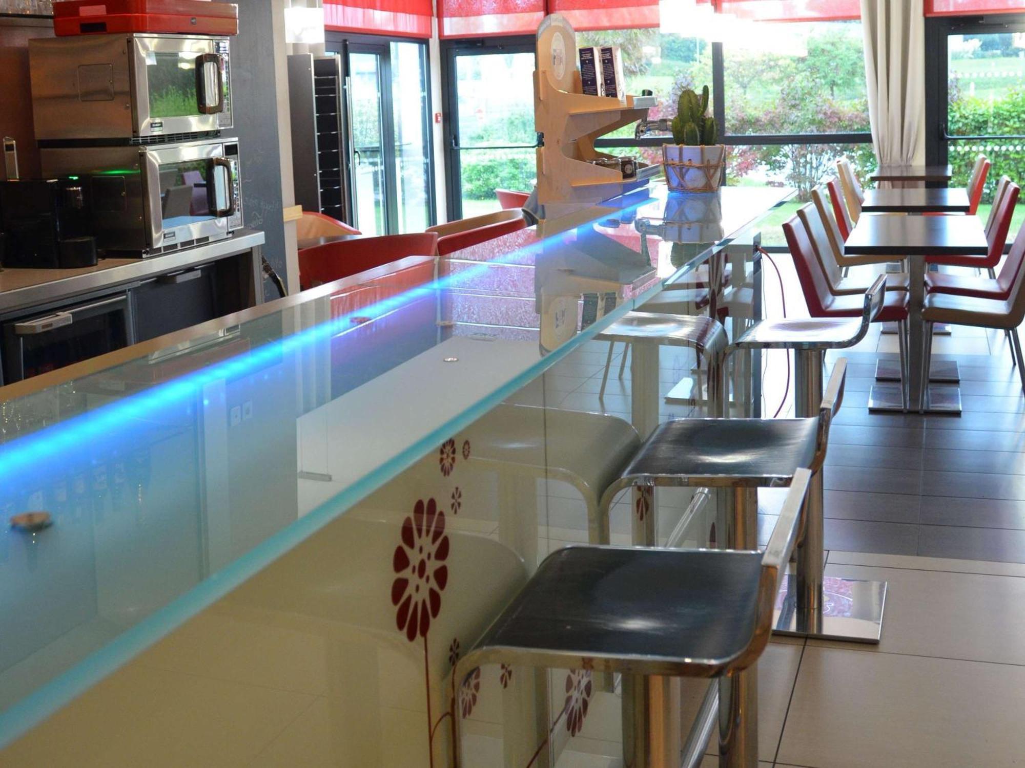 Hotel Ibis Guingamp Coeur De Bretagne Ploumagoar Eksteriør bilde