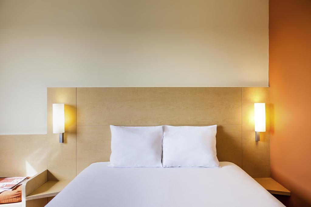 Hotel Ibis Guingamp Coeur De Bretagne Ploumagoar Rom bilde