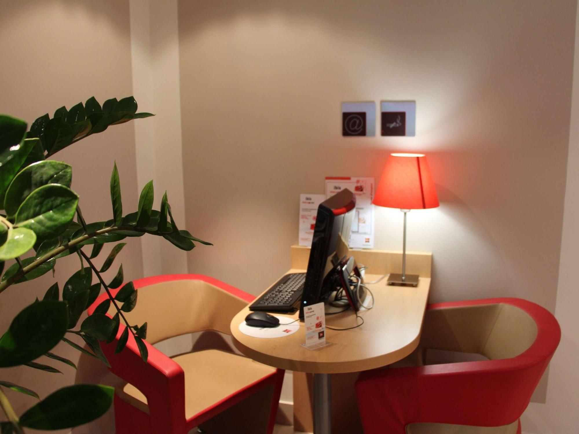 Hotel Ibis Guingamp Coeur De Bretagne Ploumagoar Eksteriør bilde