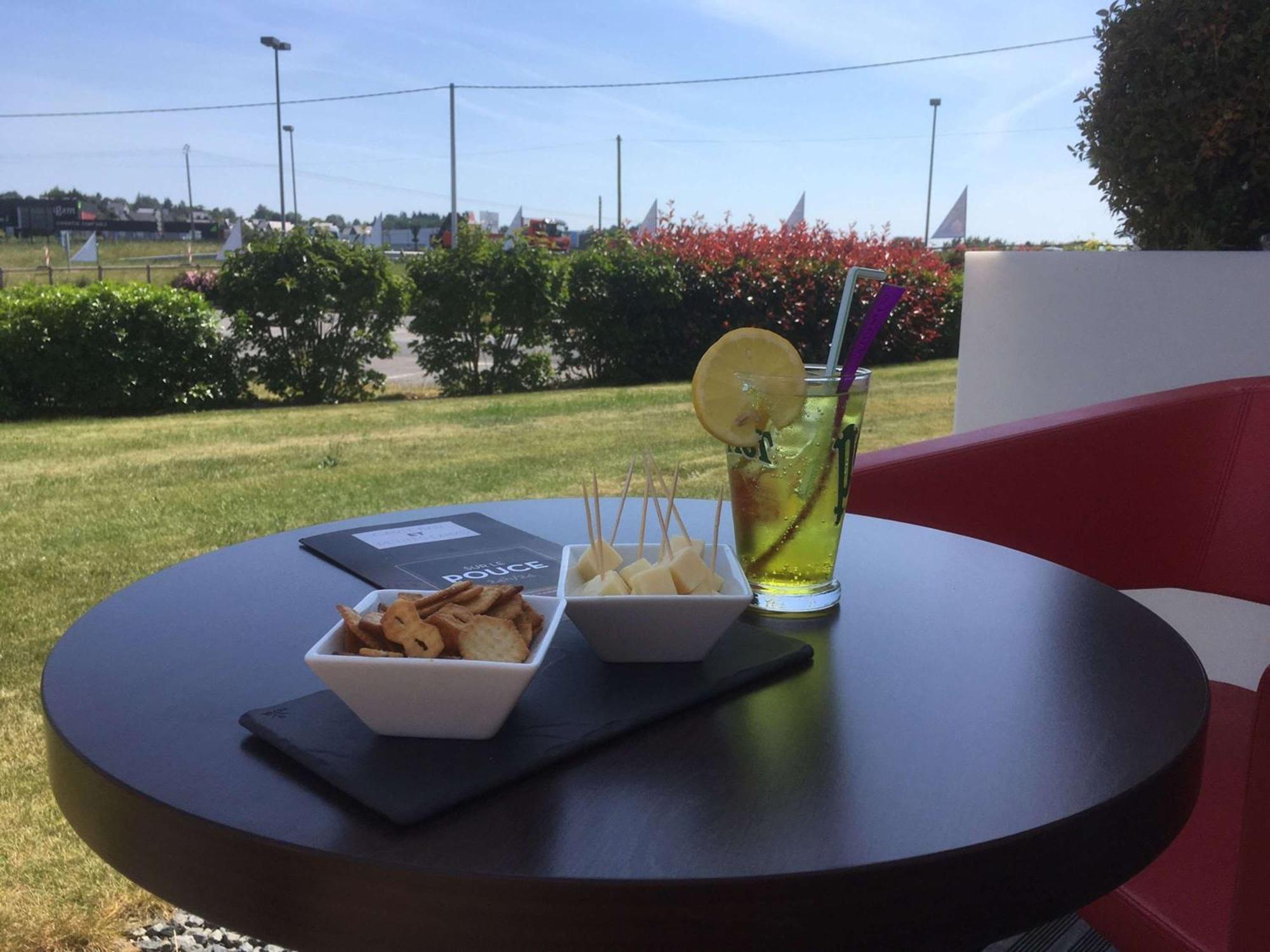 Hotel Ibis Guingamp Coeur De Bretagne Ploumagoar Eksteriør bilde