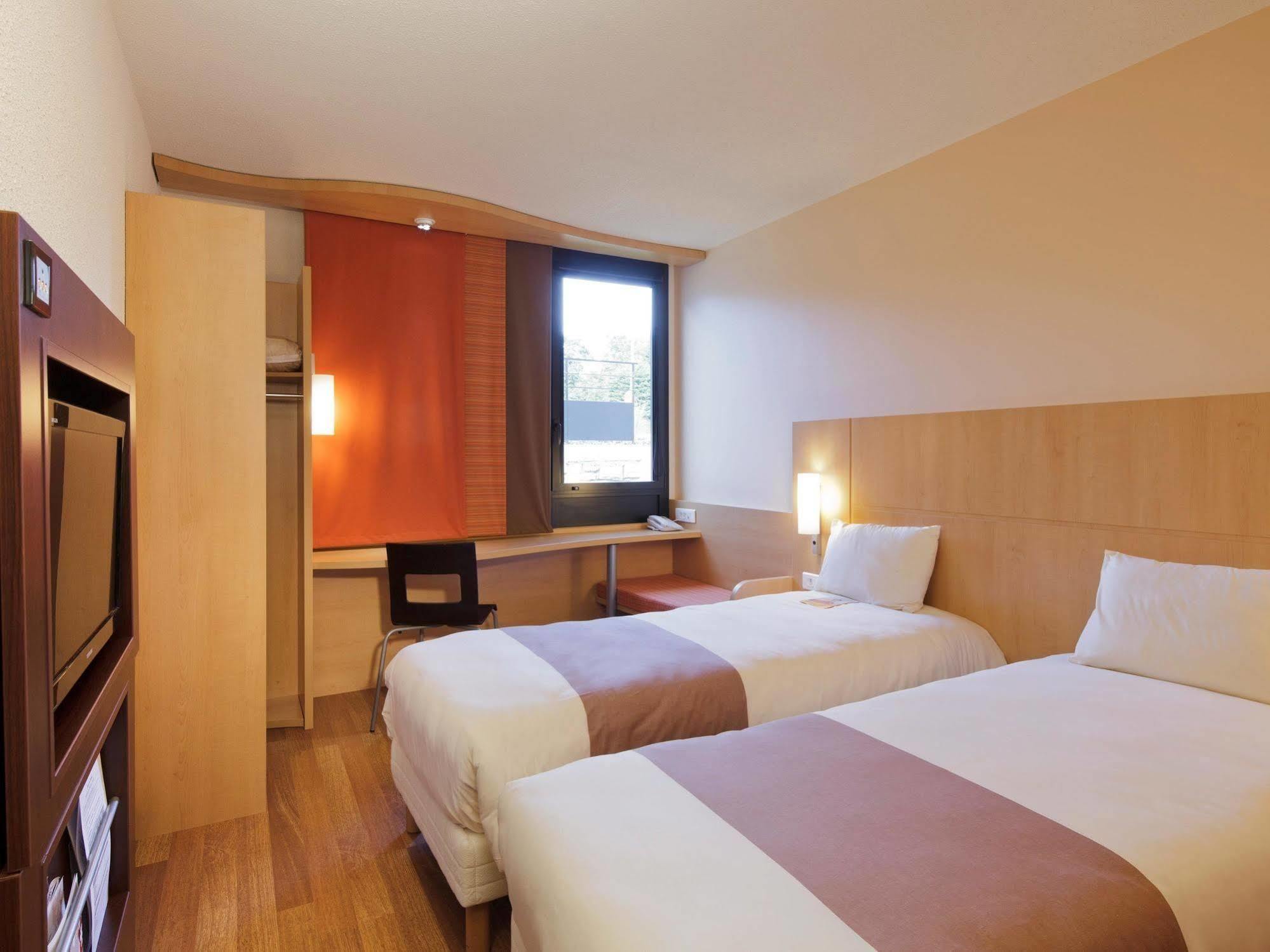 Hotel Ibis Guingamp Coeur De Bretagne Ploumagoar Eksteriør bilde